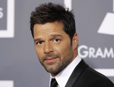 Απελευθερωμένος ο Ρίκι Μάρτιν: «Οι γιοι μου είναι πολύ μικροί αλλά εύχομαι να είναι ομοφυλόφιλοι» (βιντεο)